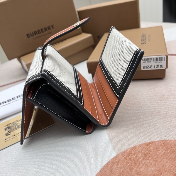 バーバリー財布着用イメージ
